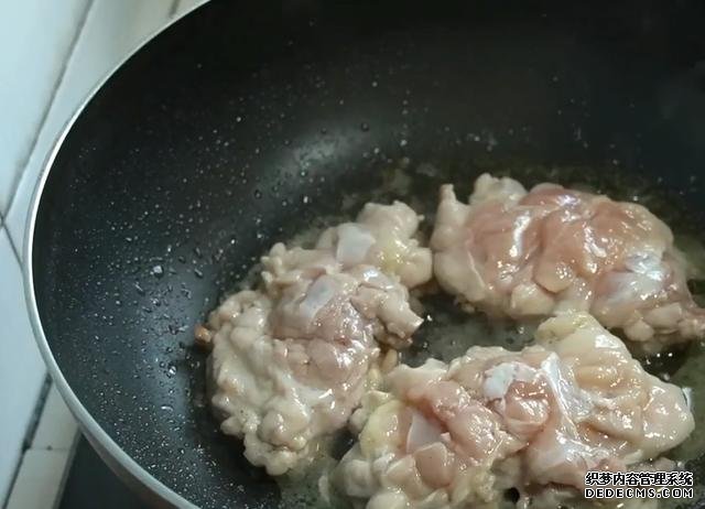 雞腿的新吃法，不蒸不煮不烤，不用一滴油，外香內(nèi)酥太好吃了