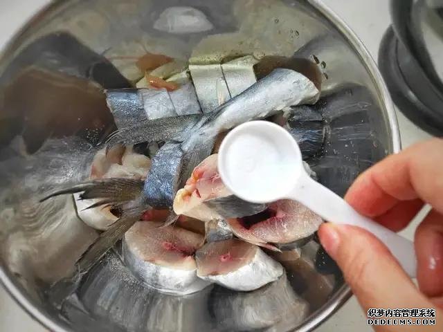 遇上這魚從不手軟，一買就是10斤，肉嫩刺少營養(yǎng)高，每次都吃不夠