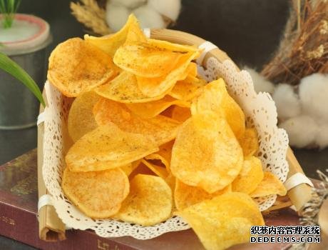 家庭炸薯片，成本不到2塊錢，金黃酥脆好吃還衛(wèi)生，學(xué)會(huì)不用買了