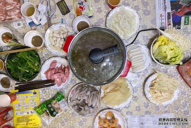 假期快結(jié)束，家里食材剩太少，湊齊食材，也要做頓簡(jiǎn)單“大餐”