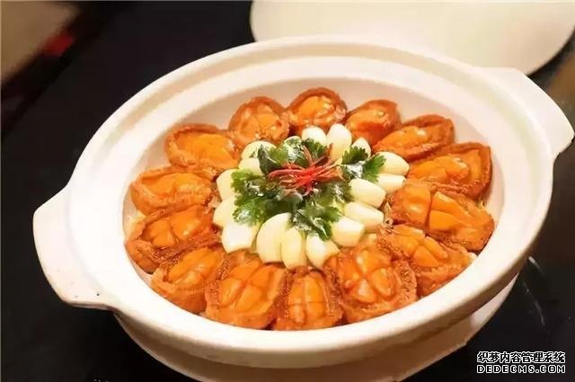 舌尖上的誘惑：生焗鮮鮑仔、椒鹽小土豆、臘香鍋巴，值得推薦
