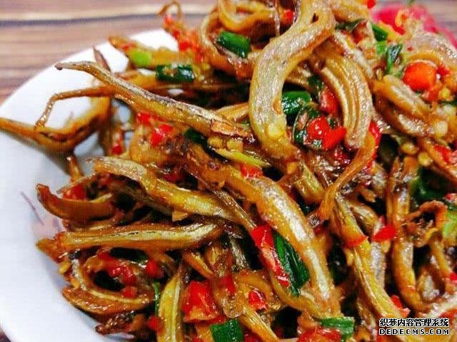 香菜爆豬肝，剁椒梅鱭魚干，蕃茄魚片這幾道家常菜的做法