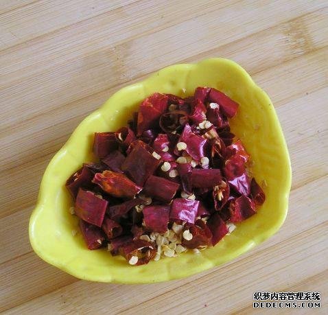 家庭版自制水煮肉，肉嫩軟滑，麻辣鮮香，每次做都不夠吃