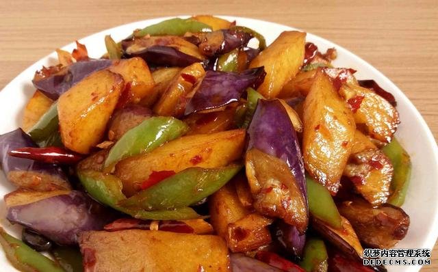 有葷有素，營養(yǎng)豐富的大亂燉，制作簡單鮮香可口的地三鮮