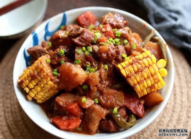 有葷有素，營養(yǎng)豐富的大亂燉，制作簡單鮮香可口的地三鮮