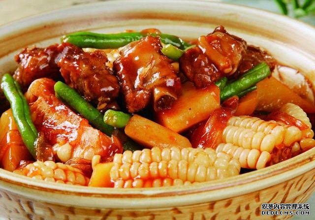 有葷有素，營養(yǎng)豐富的大亂燉，制作簡單鮮香可口的地三鮮