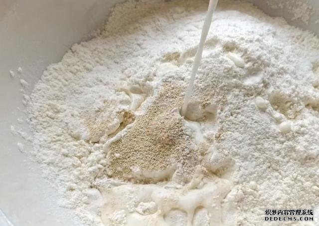 自從知道發(fā)面餅可以這樣做，我天天不起早了，5分鐘搞定涼了不硬