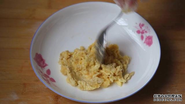 懶人烘焙榴蓮酥，外焦里嫩，香味濃郁，外皮酥脆不膩，滿嘴留香