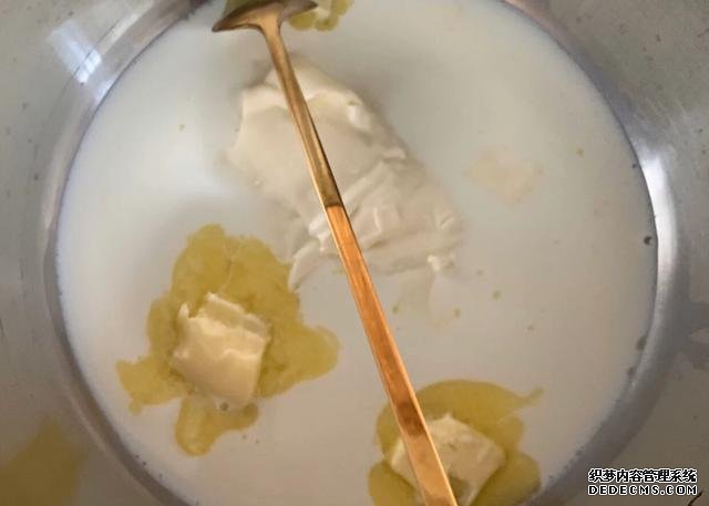 自制全網(wǎng)最火的漏奶華，簡直跟茶餐廳一模一樣