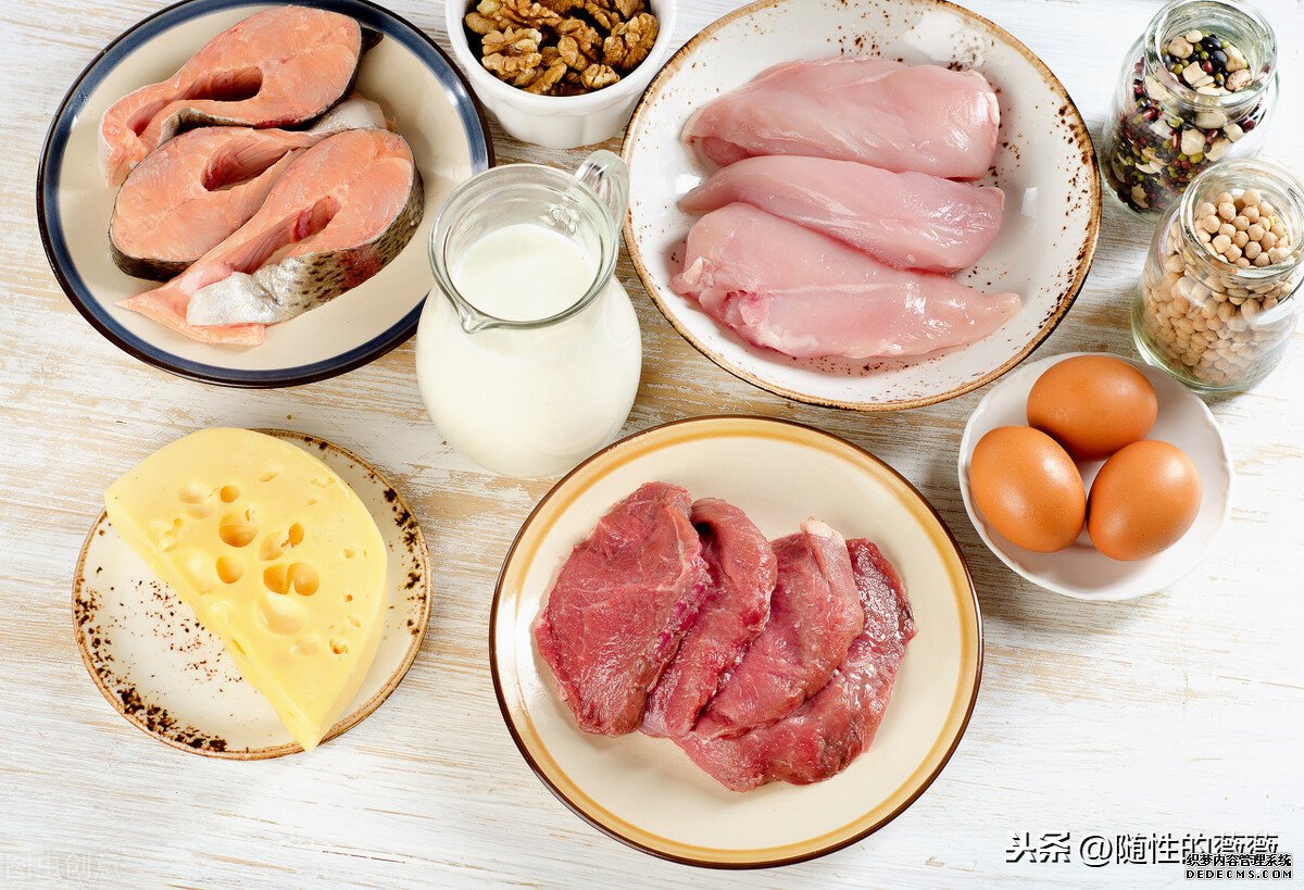 骨質(zhì)流失在30多歲時(shí)開始！預(yù)防骨質(zhì)疏松，不是只喝牛奶那么簡(jiǎn)單
